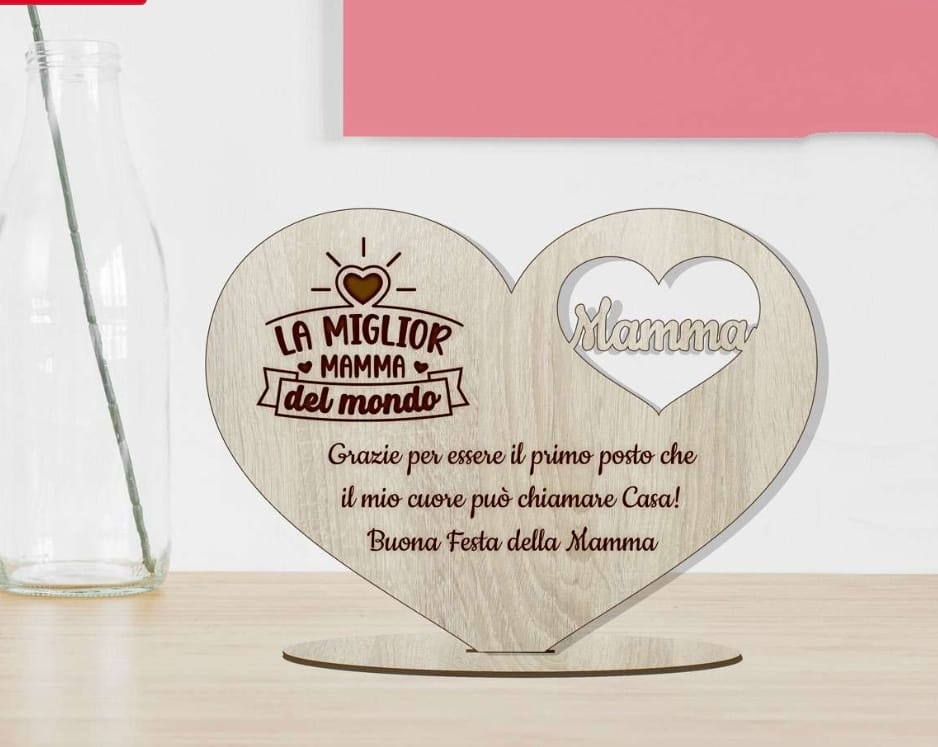 Targa Cuore in legno delle dimensioni di cm 15x15 circa con  possibilità di personalizzazione - modello B